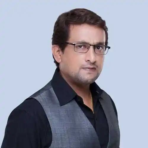 main lead of the movie Vadapav prakash oak