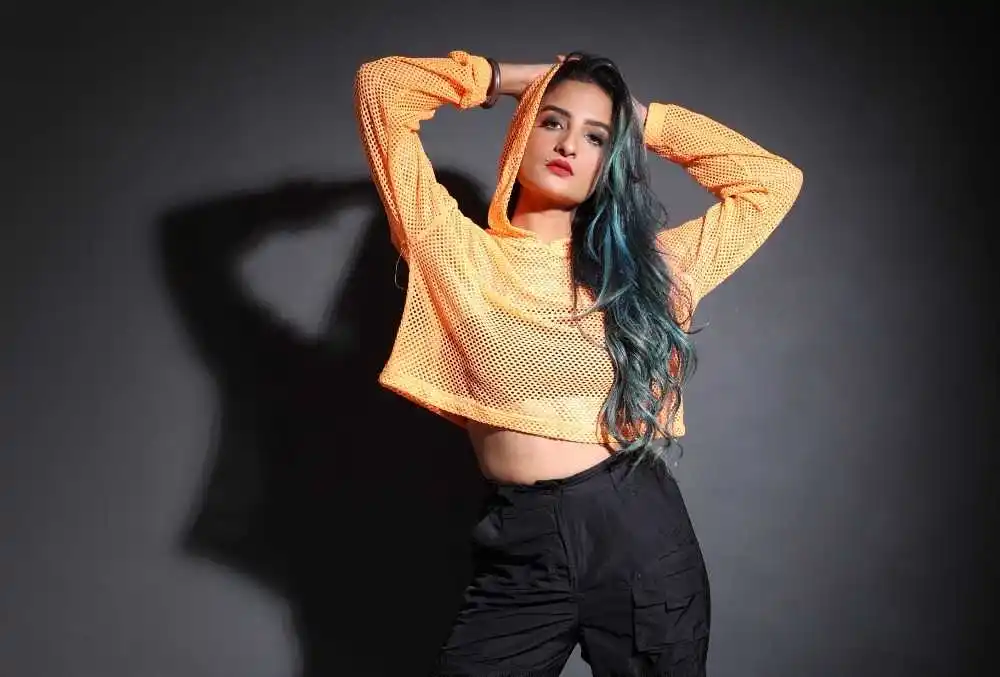 Rashmeet-Kaur-biography-tring