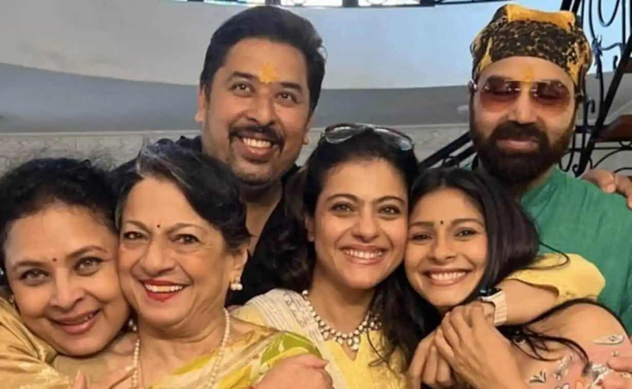 Tanishaa-mukerji-family-tring