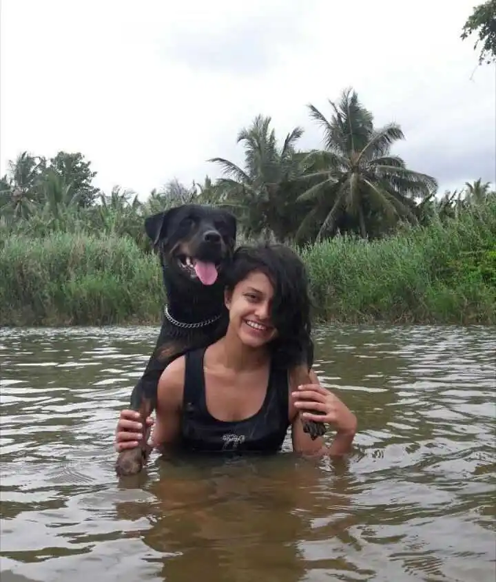 yohani-with-her-dog-tring