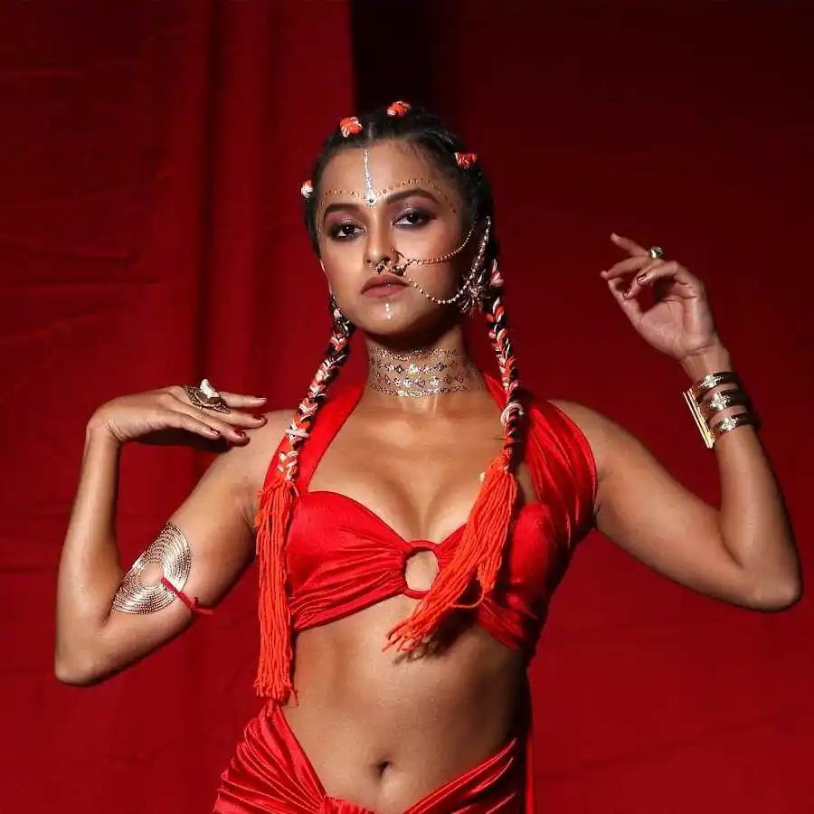 yohani-picture-tring