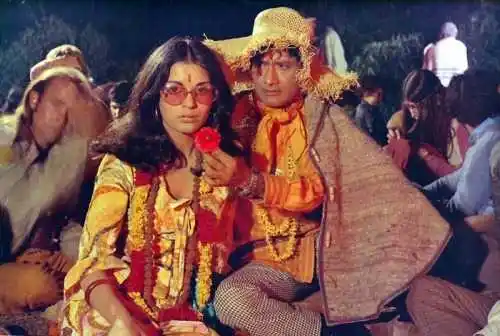 Phoolon Ka Taaron Ka Sabka Kehna Hai Lyrics.jpg