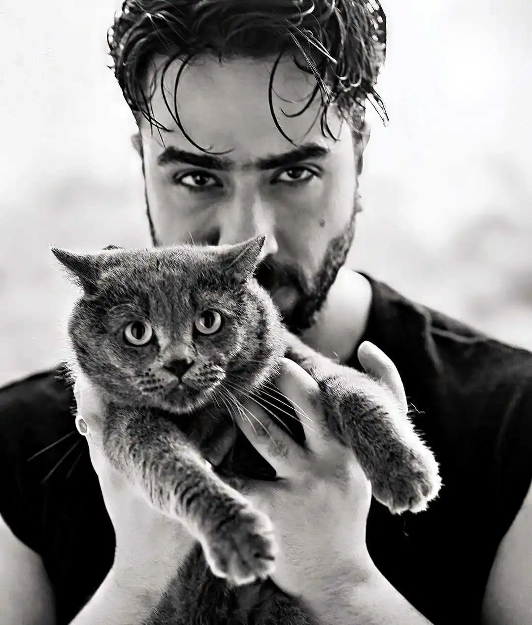 aly-goni-with-his-pet-tring.jpg aly-goni-with-his-pet-tring