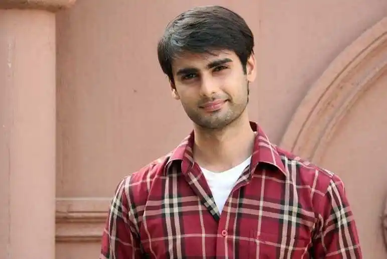 varun-kapoor-tring