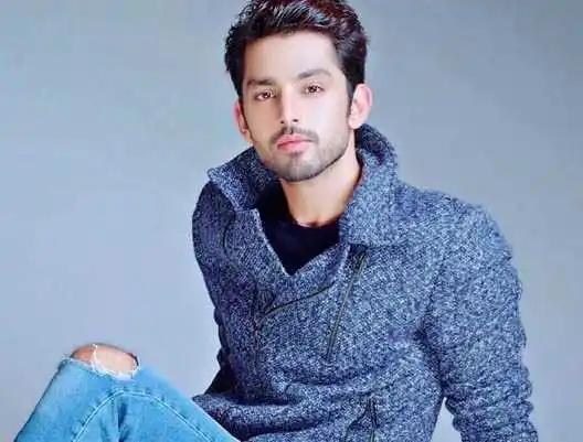 himansh-kohli-biography-tring.jpg