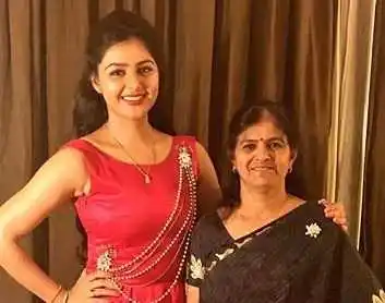 Monal-Gajjar-mother-tring.jpg Monal-Gajjar-mother-tring