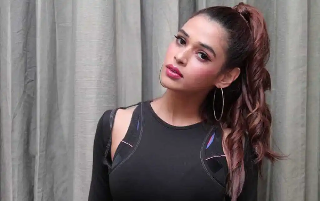 Shalmali-Kholgade-biography-tring