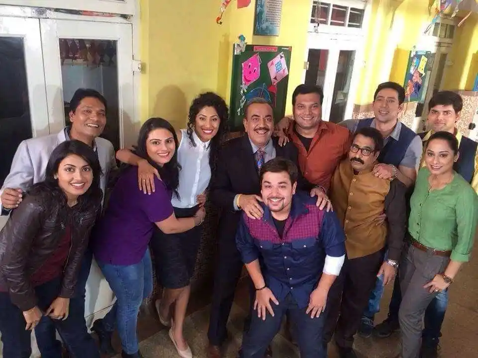 cast-cid-photo-tring.jpg Group Picture of the whole cast of CID team