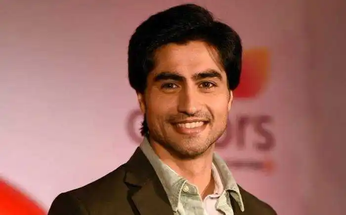 Harshad-Chopda-tring.jpg Harshad Chopda as Dr. Abhimanyu in YRKKH