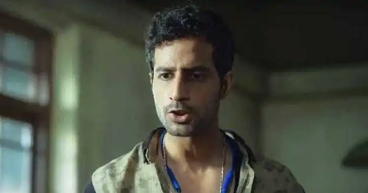 Bhuvan - Arora- tring.jpg Firoz in Farzi