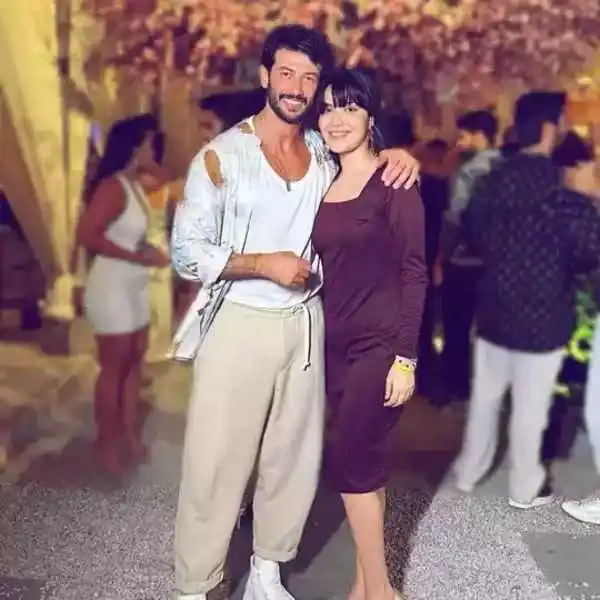 jad-hadid-with-girlfriend