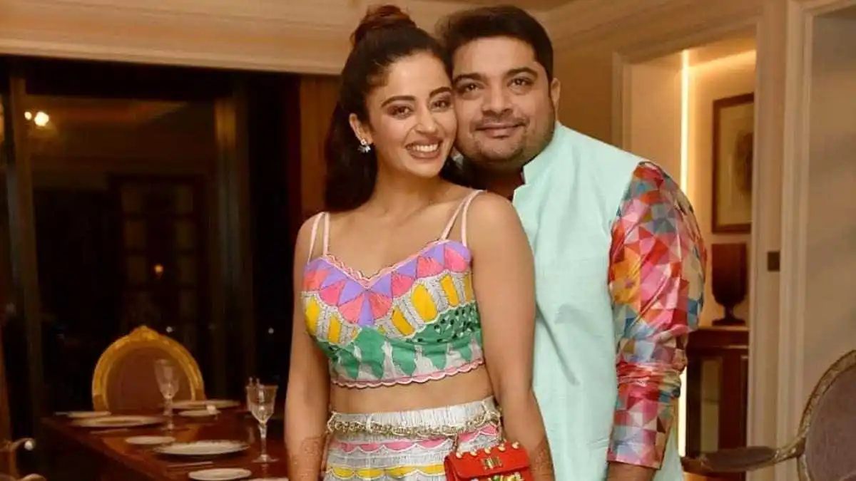 neha pendse with her husband