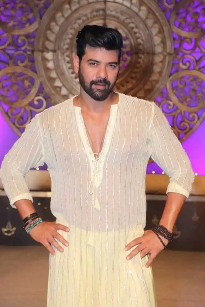 Shabir-Ahluwalia-tring.jpg As Abhishek Abhi Prem Mehra in Kumkum Bhagya