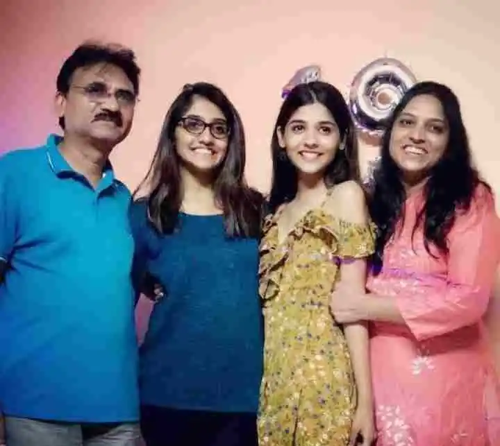 pranali-rathod-family.jpg pranali-rathod-family.jpg