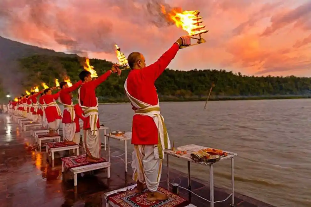 ganga-aarti- on-triveni-ghat