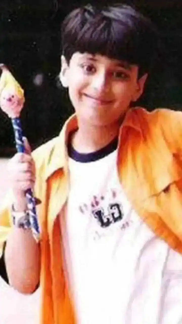 kinshuk Vaidya tring.jpg Sanju in Shaka laka boom boom