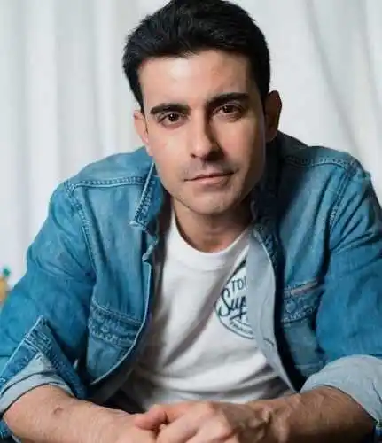 Gautam-Rode-tring.jpg