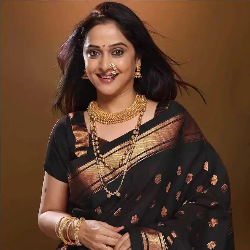 mrinal-kulkarni.jpg Mrinal Kulkarni on Tring