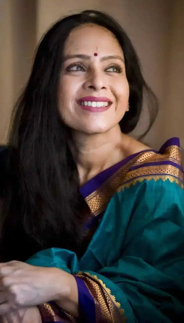 Aishwarya Narkar Tring.jpg