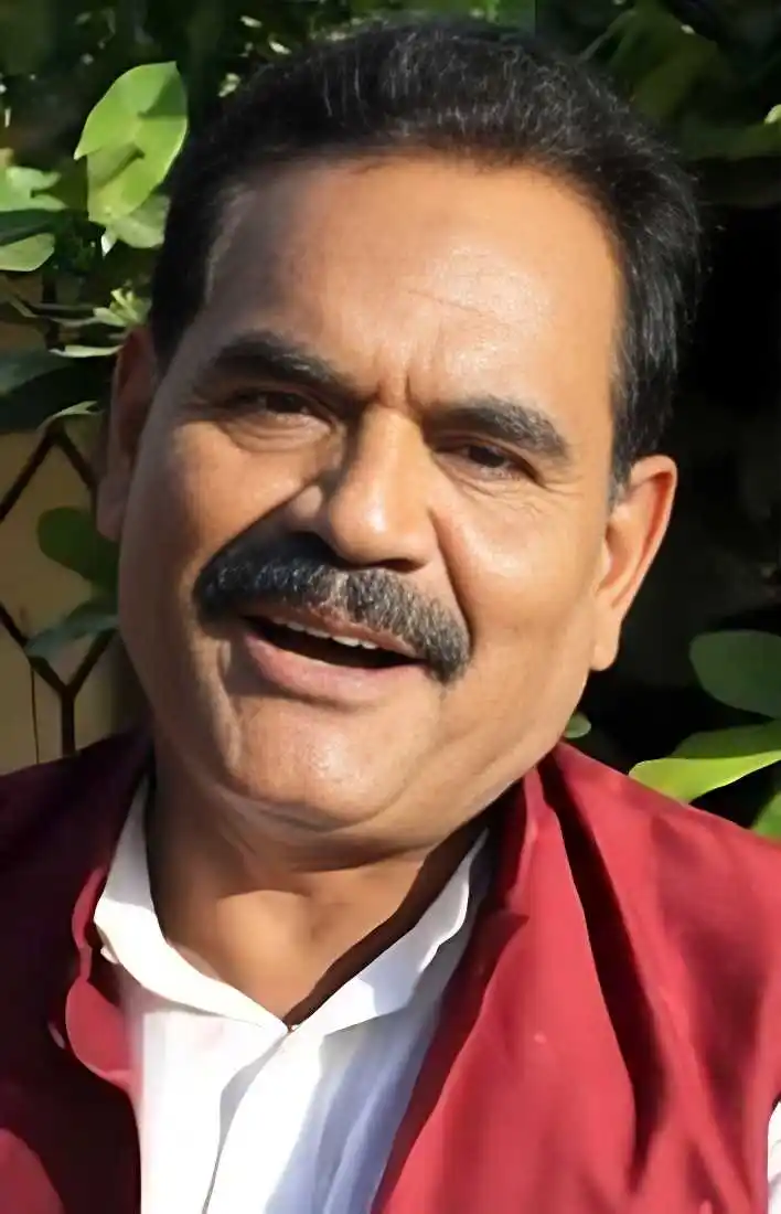 Mushtaq Khan.tring Mushtaq Khan