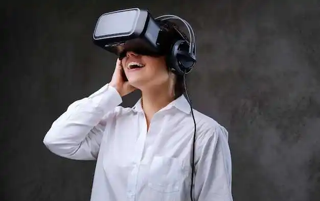 Virtual Reality Headsets.jpg Unique New Year Gift Ideas for Corporate