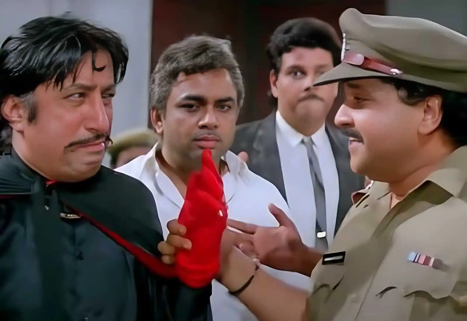 Shakti Kapoor and Tiku Talsania in Andaz Apna Apna