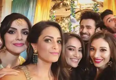 Simran Sachdeva and Heli Daruwala in Naagin.tring Simran Sachdeva and Heli Daruwala in Naagin