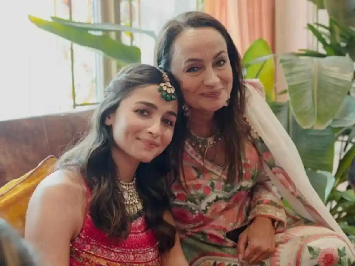 Soni Razdan and Alia.tring Soni Razdan and Alia