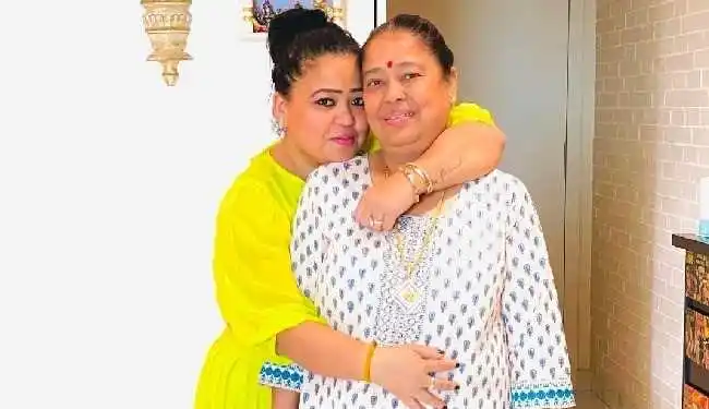 Bharti Singh with her mother