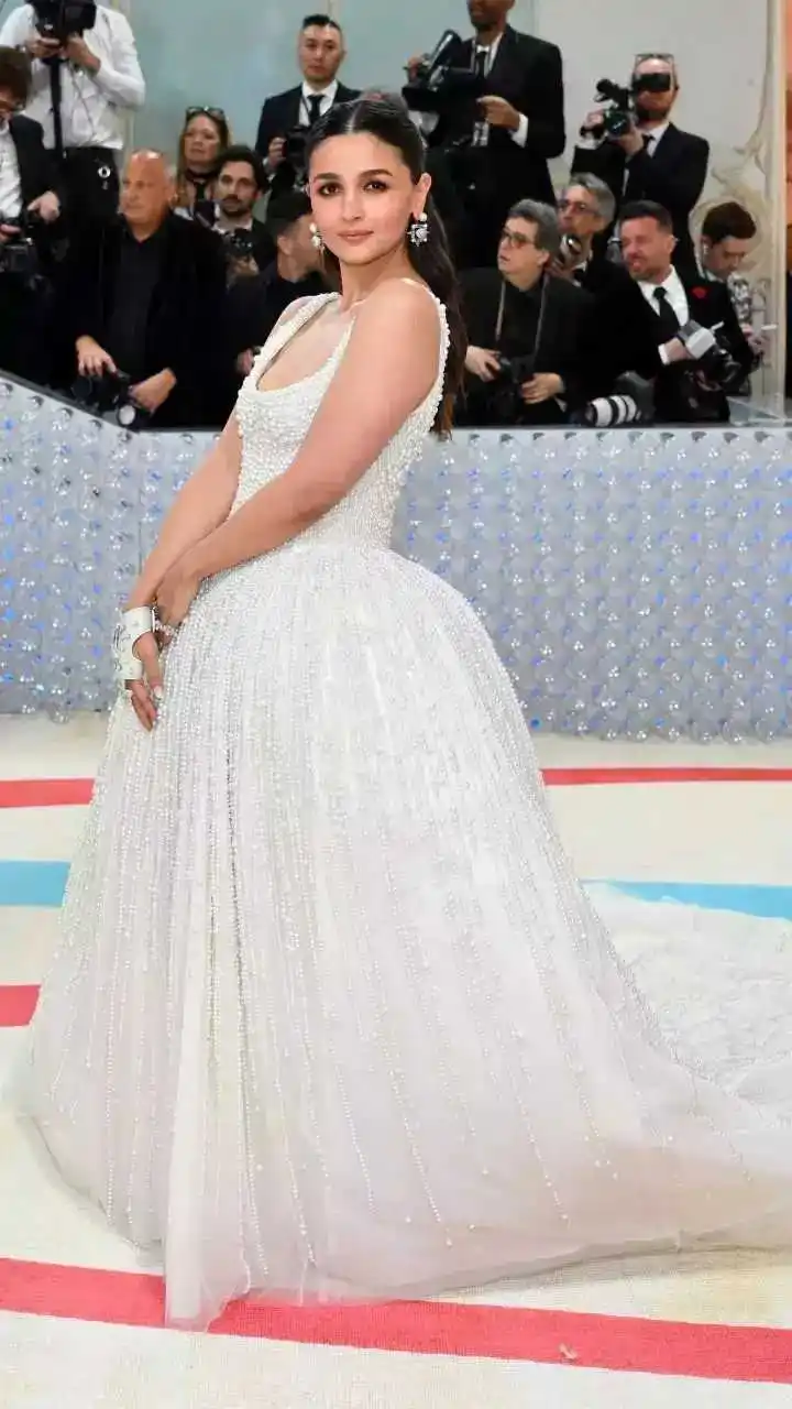 alia-bhatt-at-met-gala