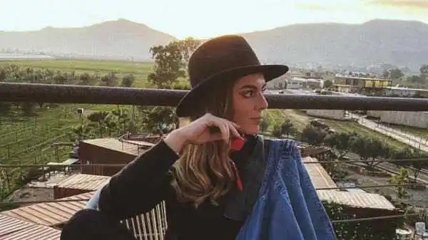 Grecia Munoz Travelling.tring Grecia Munoz Travelling