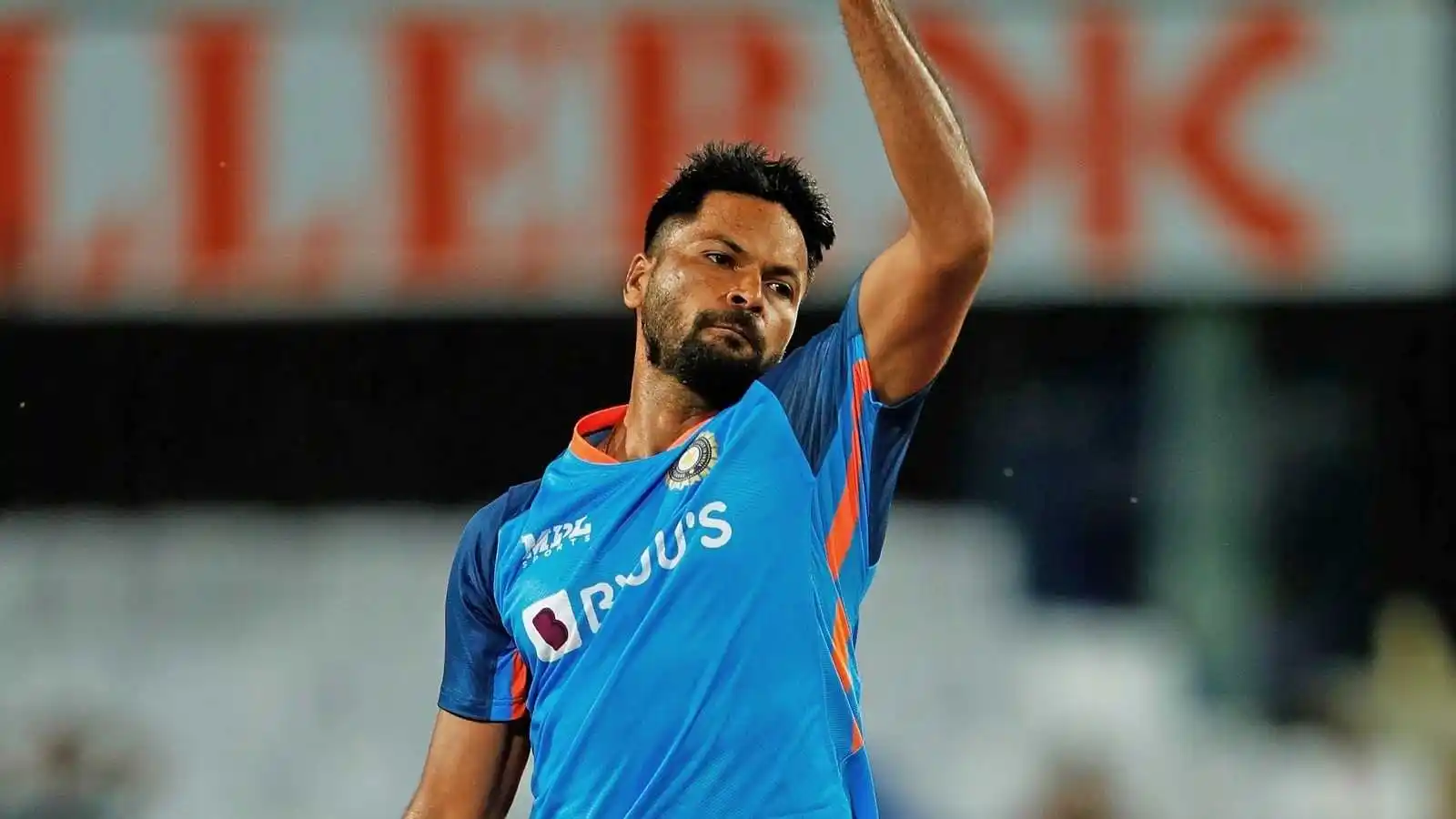 Mukesh Kumar Bowling