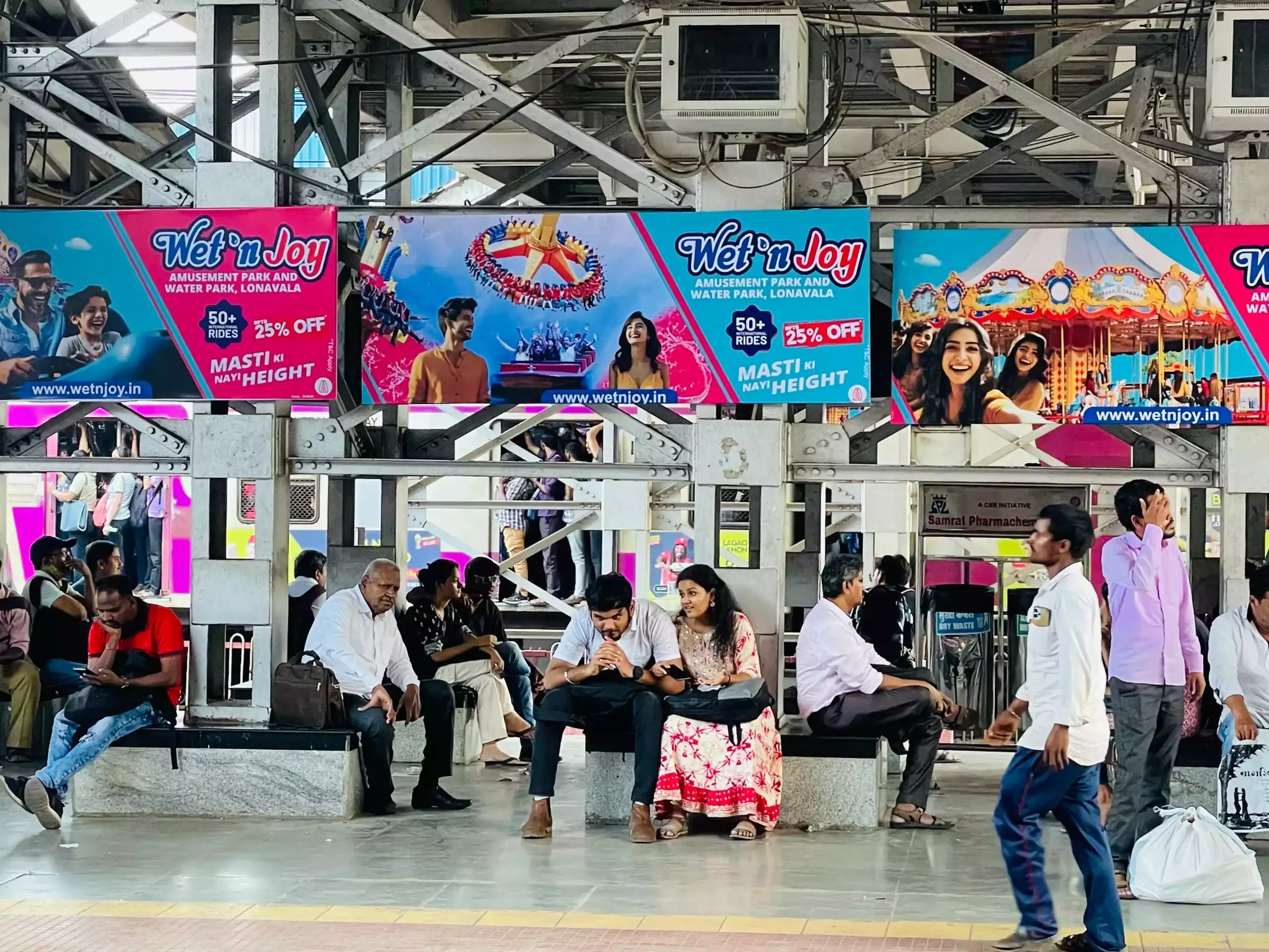 railway-station-board-advertising-in-mumbai