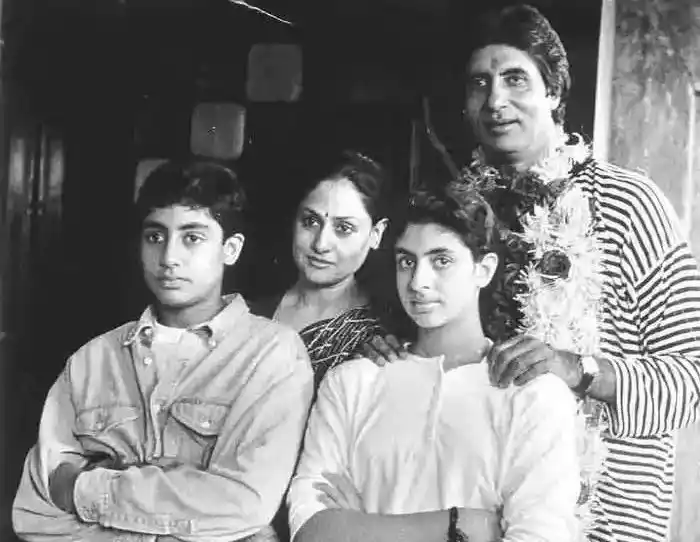 abhishek-bachchan-with-his-family