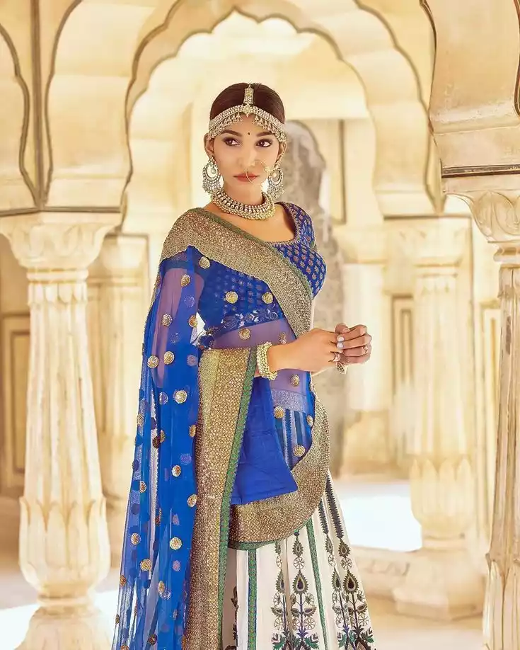 Juhi-Godambe Juhi Godambe Royal Look