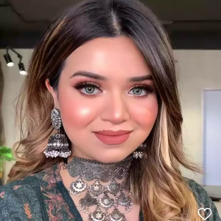 Beauty Influencer Sarah Khan Beauty Influencer Sarah Khan