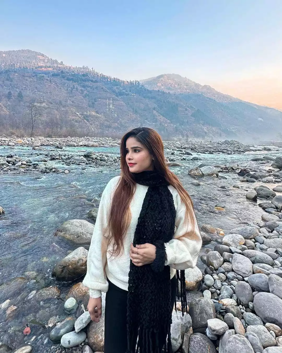 Snapinsta.app_420854503_763311682510301_6287276161175354535_n_1080.jpg tanyasana