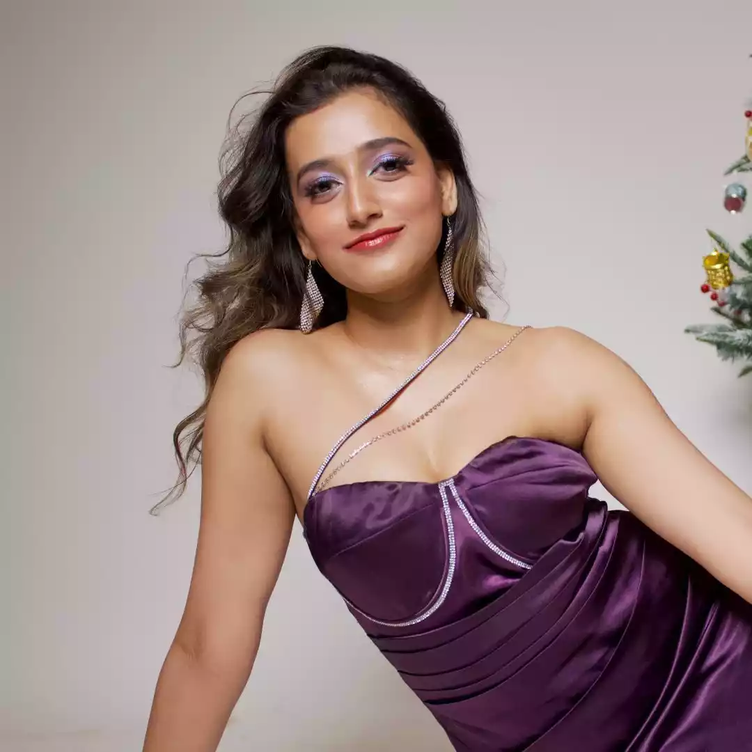 Beauty Influencer Aashi Adani Beauty Influencer Aashi Adani