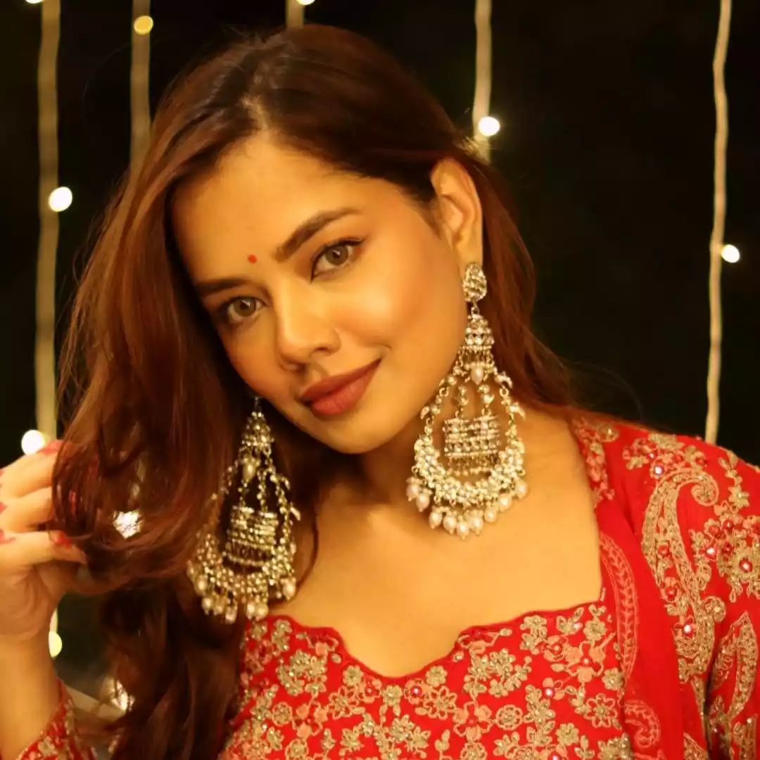 Gen Z Beauty Influencer Shubhangi Anand Gen Z Beauty Influencer Shubhangi Anand