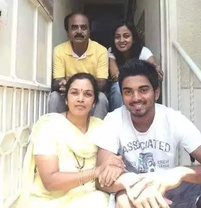 kl-rahul-family.jpg Family of K L Rahul