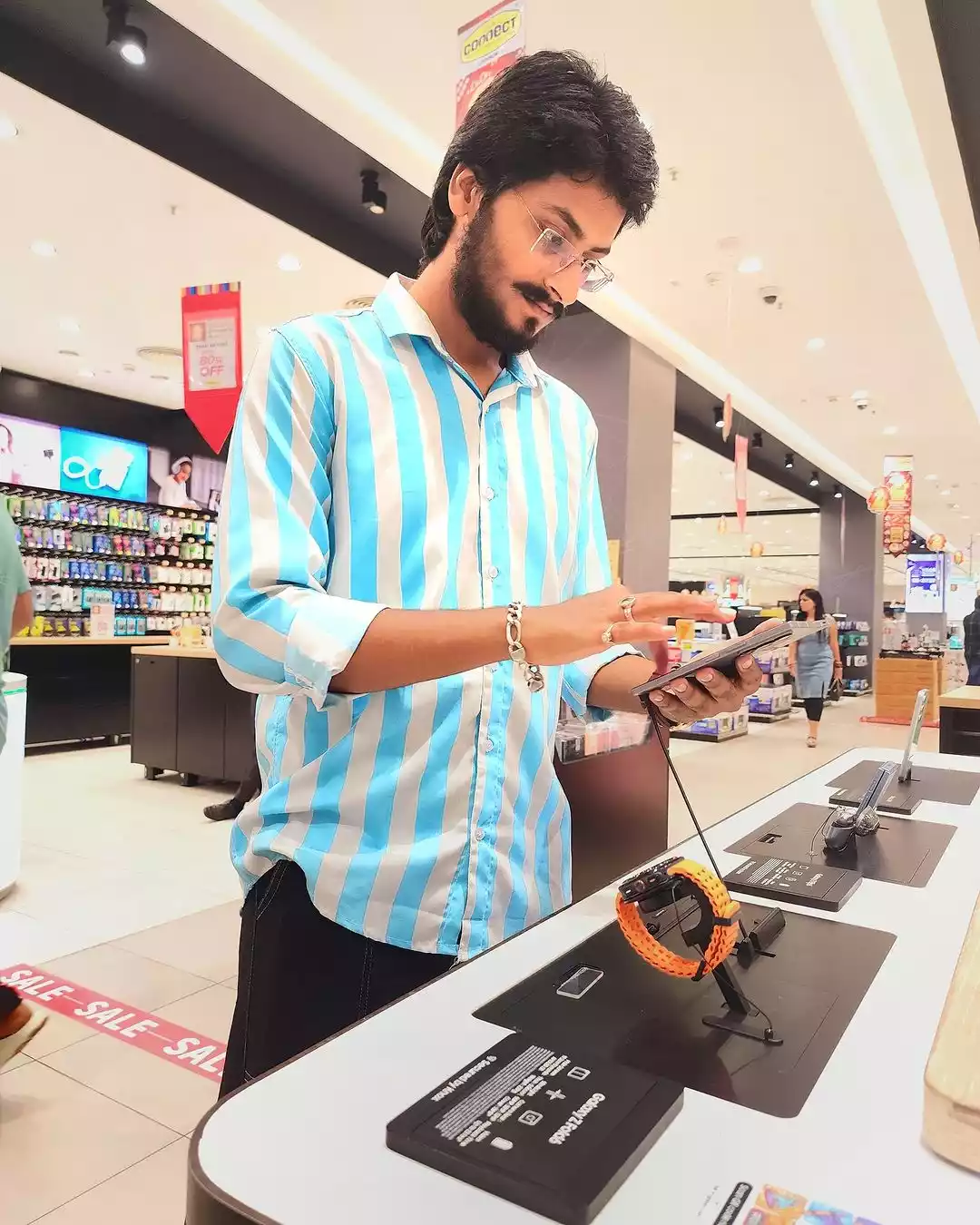 Tech micro influencer Ujjwal Chaturvedi (guide4techujjwal).jpg Tech micro influencer Ujjwal Chaturvedi (guide4techujjwal)