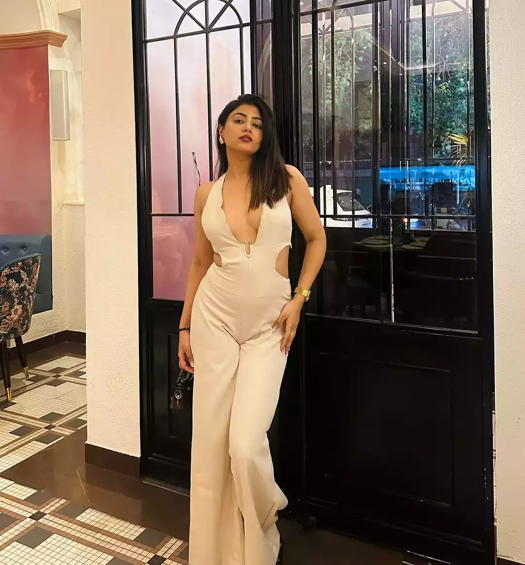 Fashion Influencer Surbhi Rathore Fashion Influencer Surbhi Rathore