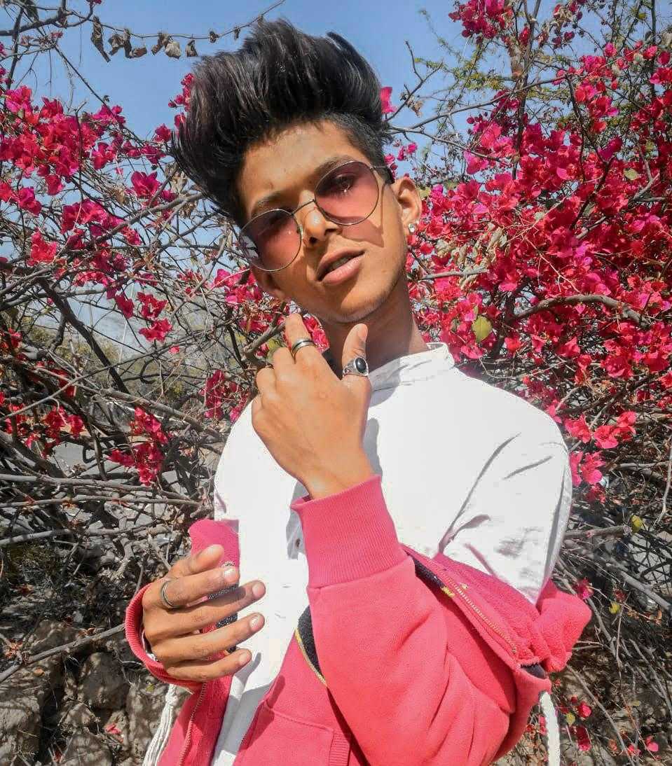 Celebrity Chitresh Kumar - Tring India