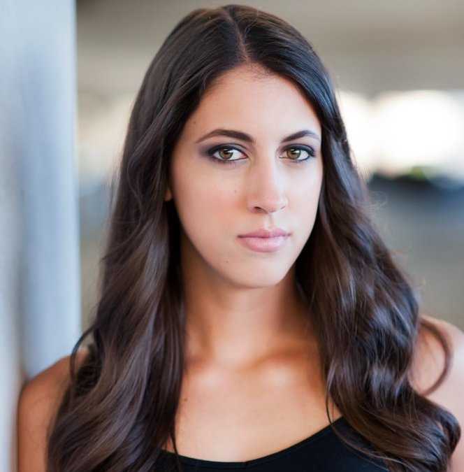 Celebrity Caitlin Dechelle - Tring India