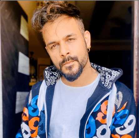 Celebrity Aakash Chandani - Tring India