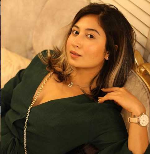 Celebrity Shreya Kalra - Tring India