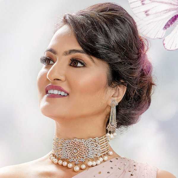 Celebrity Pooja Vyaas - Tring India