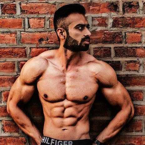 Celebrity Ishan Qureshi - Tring India