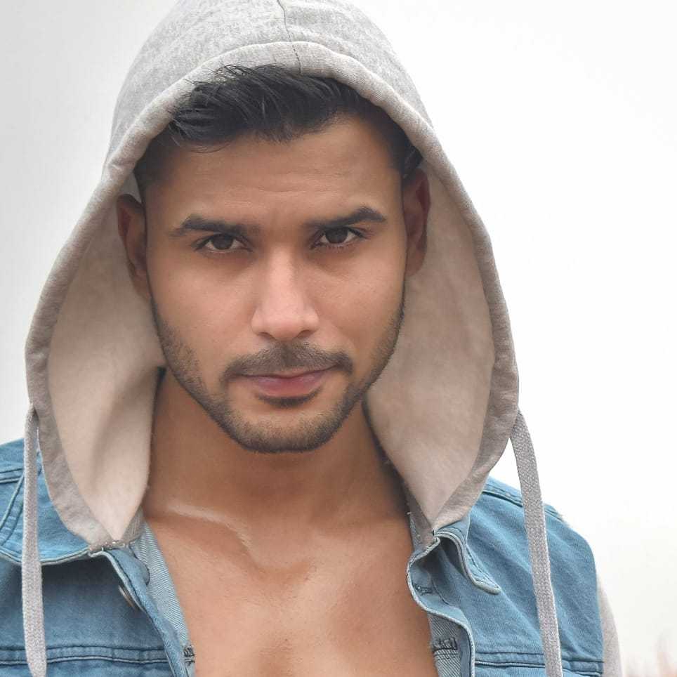 Celebrity Kapil Sansanwal - Tring India