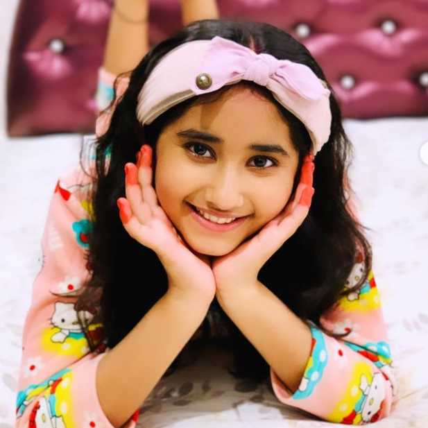 Celebrity Chahat Tewani - Tring India